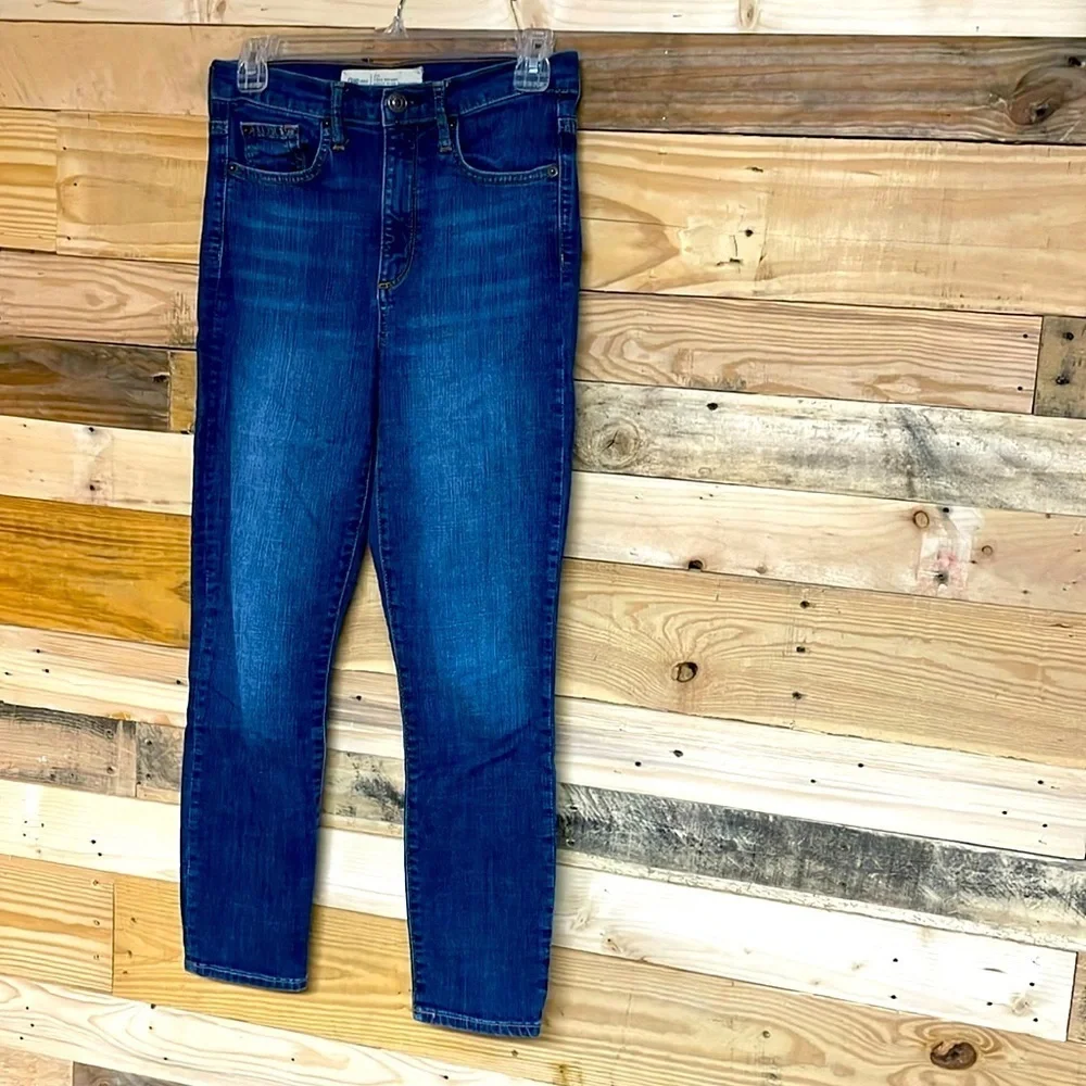 GAP size 27R true skinny super high-rise crop dark wash jeans